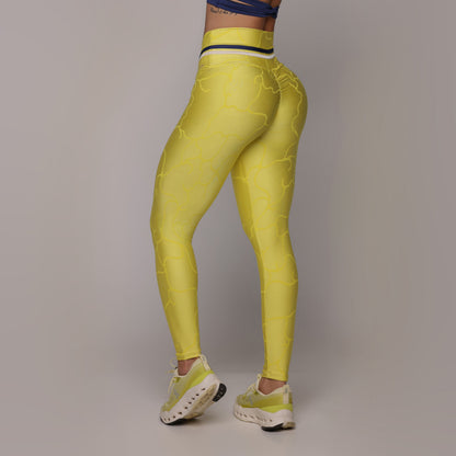 Jac Amarelo empina bum bum leggings