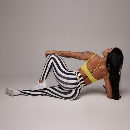 Shania empina bum bum leggings