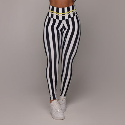 Shania empina bum bum leggings