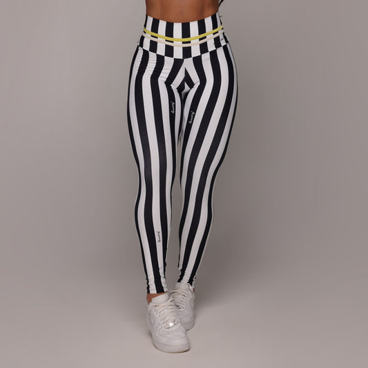 Shania empina bum bum leggings