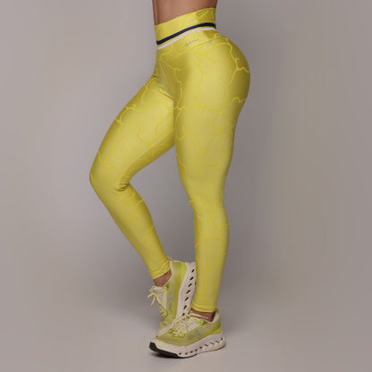 Jac Amarelo empina bum bum leggings